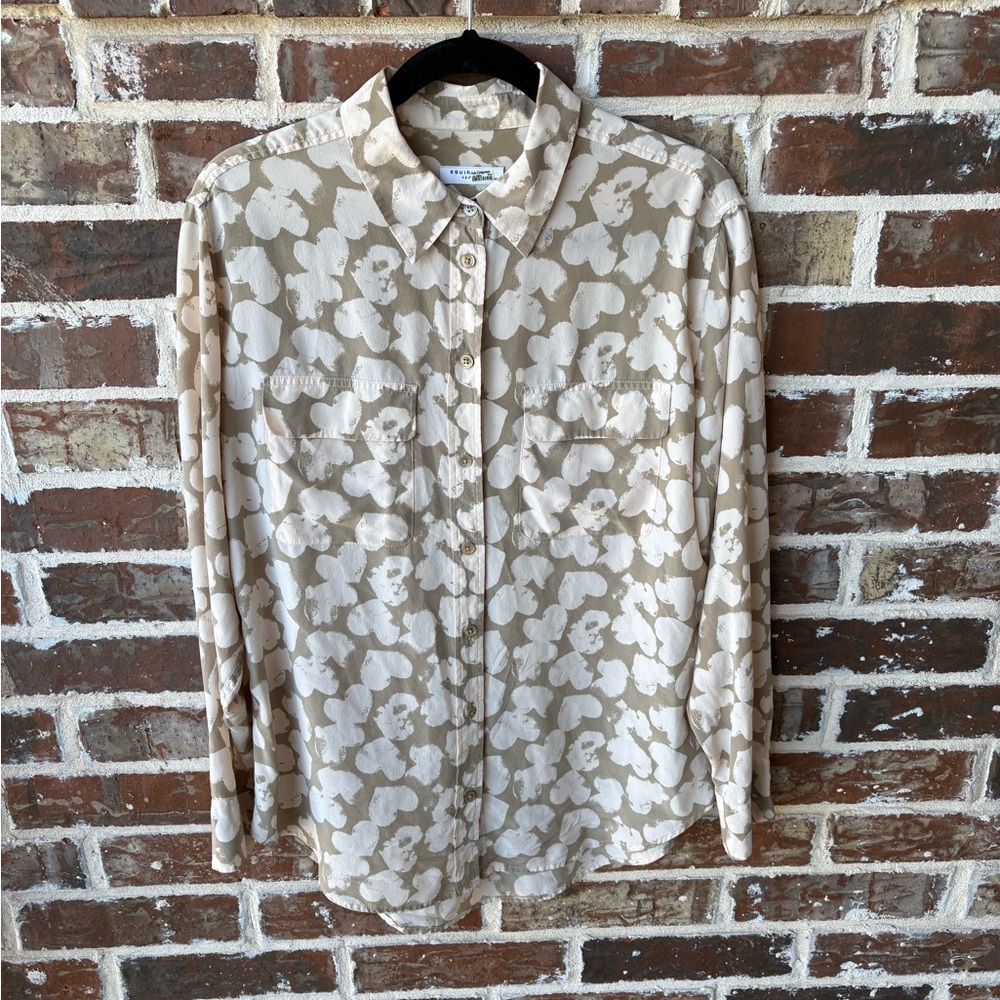 Equipment Femme Taupe Cream Heart Print Silk Blouse Size Medium - Picture 12 of 12